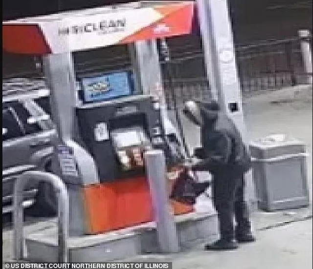 72次前科恶犯当众纵火烧人 出庭狂喊"我是中国公民!"