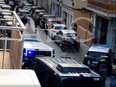 西班牙恐攻！18岁少年喊「真主至大」刺3人 警连开4枪制伏