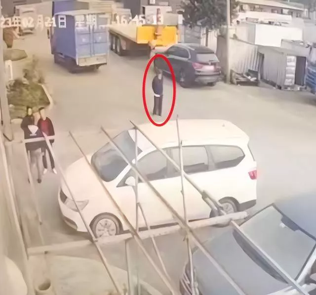 95岁老翁车祸住院3个月后去世，司机被判刑1年多