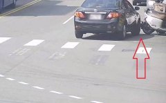 开车回转失准害Gogoro挂彩! 「扶正」快闪仍难逃「镜头君」