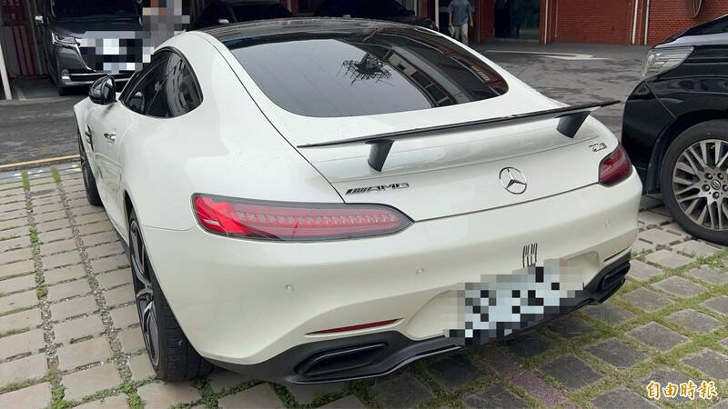 宾士AMG超跑价值千余万起跳，诈团豪奢行径令人发指。（记者罗欣贞摄）