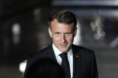 法国拟扩大禁止学生在校使用手机 马克宏支持