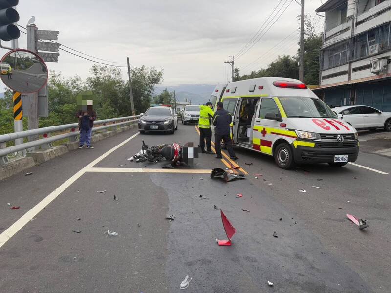 台东市志航路今天上午发生车祸，20岁年轻士官不幸身亡。（记者黄明堂翻摄）