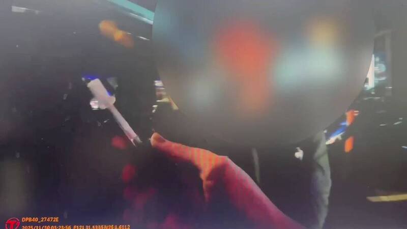 驾驶吴男经毒品唾液快筛试剂测试呈阳性反应，涉嫌毒品驾驶。（记者姚岳宏翻摄）