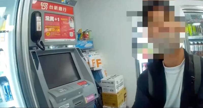 警方盘查。（记者王冠仁翻摄）