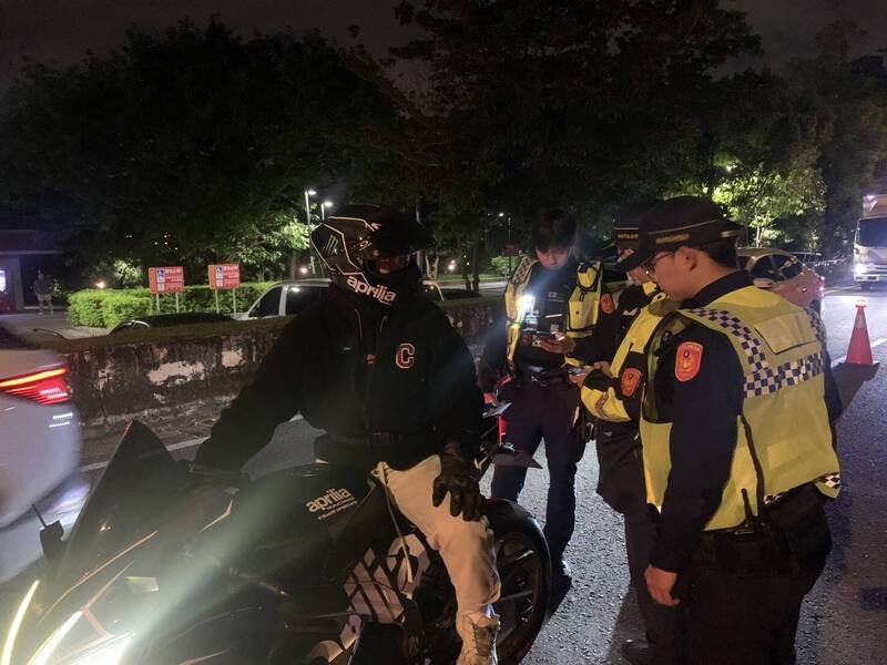 新店分局统计，自今年11月20日毒驾唾液快筛新制上路迄今，分局已查获毒驾共计15件，均依法制单告发、扣车并移送侦办。（记者郑景议翻摄）