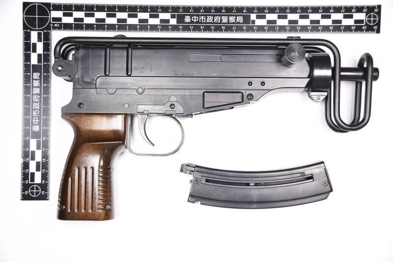 警方查扣的BB弹玩具枪。（警方提供）