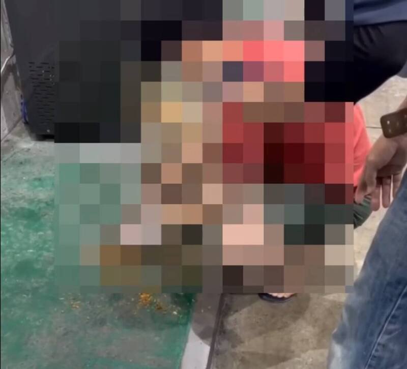 警方在焚化炉拦截游女气质的猫尸。（记者徐圣伦翻摄）