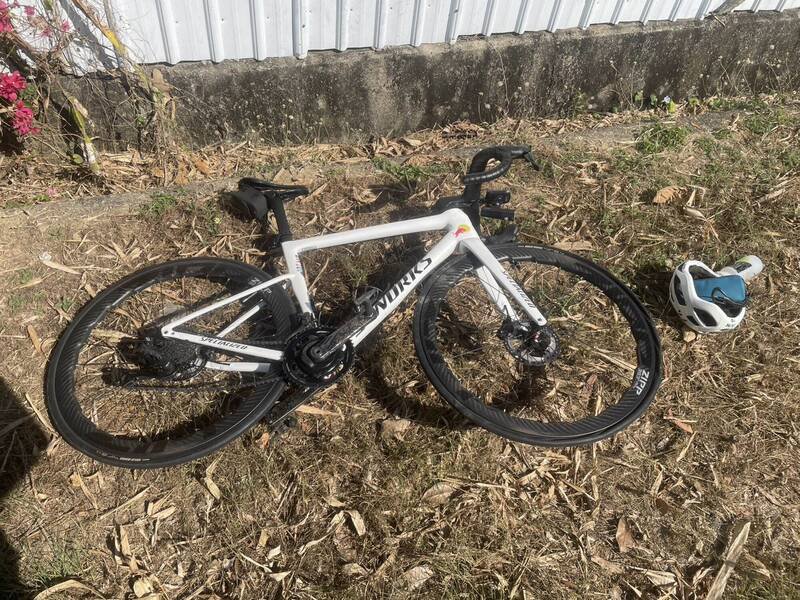 139线自行车摔车事故，警方询问事故车新车市价高达30万元。（图由警方提供）