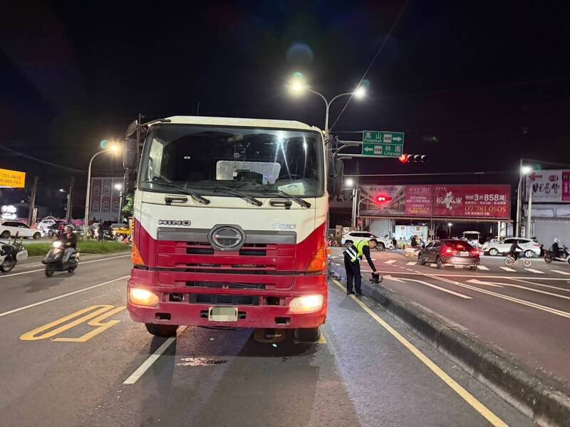 警方现场绘测厘清事故原因。（民众提供）