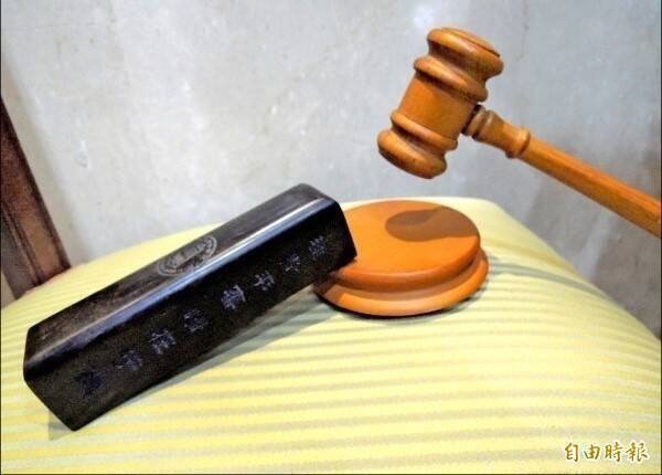 男子患有精神疾病，提供帐户给诈团，害4人受骗163万元，判无罪。（示意图）