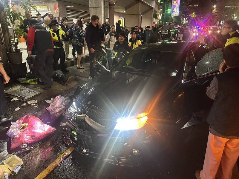 基隆市日前发生毒驾车推进倒垃圾人潮，造成多人受伤。（资料照，记者吴升儒翻摄）