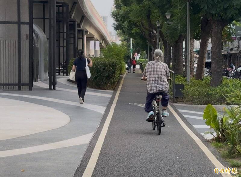 日本警方近日大幅加强对酒后骑乘自行车的取缔力度，酒后骑车者，更将被连带吊扣汽车驾照。示意图。（资料照）