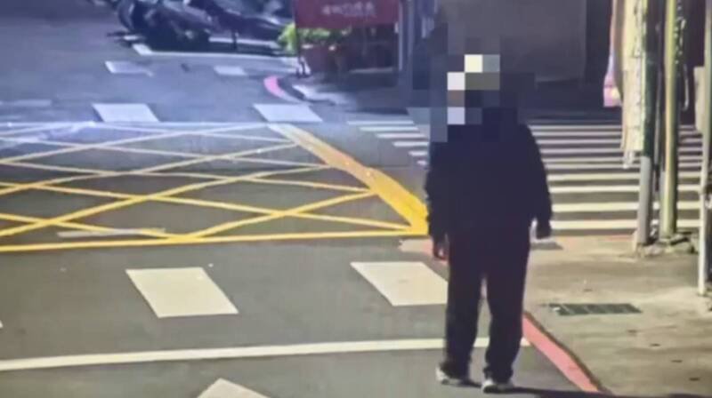 王男独自外出后一直没有返家，妻子起床后发现丈夫不见踪影连忙请求警方协寻，警方展开地毯式搜寻于2小时内将王男寻获。（记者陆运锋翻摄）