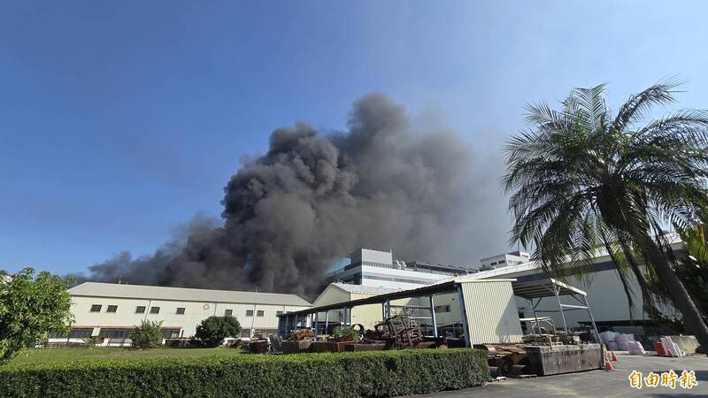 大发工业区工厂发生火警。（记者李惠洲摄）