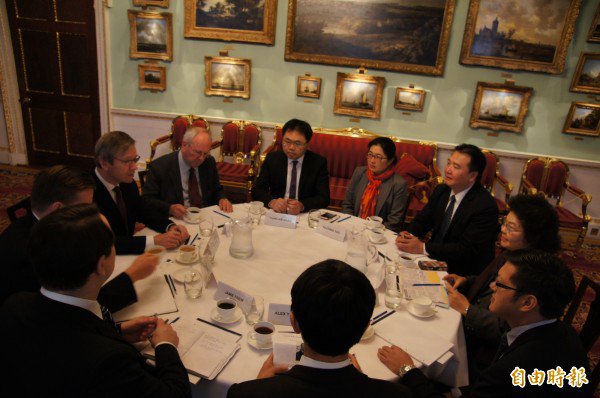高雄市长陈菊率团拜访伦敦金融市长（记者王荣祥摄）