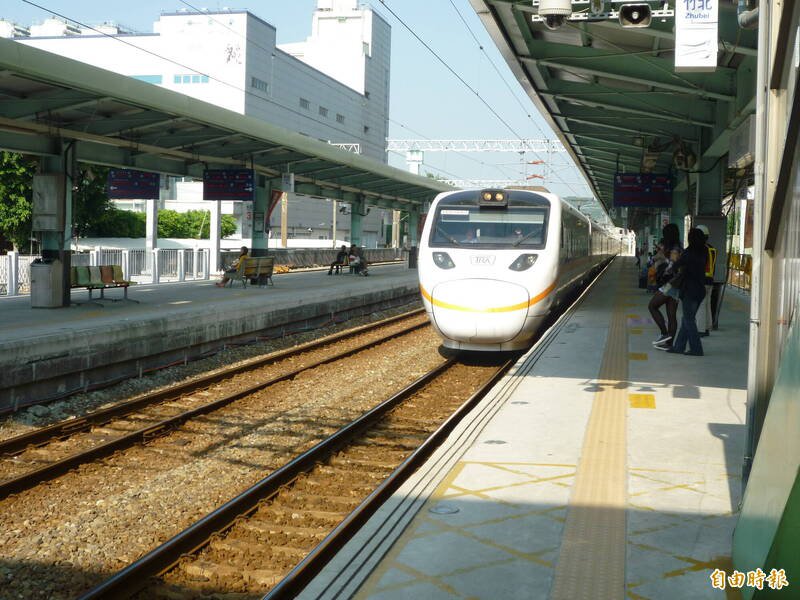 新竹县长杨文科今天在主管会报上，再次指示警察局加强公共场馆的安全维护措施，稳定治安。（记者廖雪茹摄）