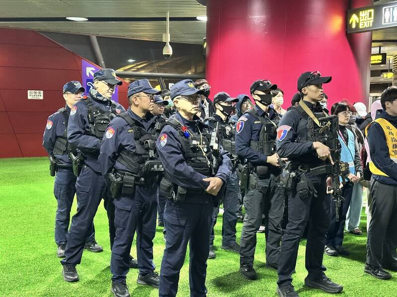 桃园市警察局捷运警察队与桃园大众捷运公司，在机场捷运A19桃园体育园区站举行「多重灾害模拟演练」。（捷警队提供）