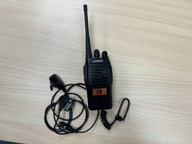 检警逮捕范男时，查获范男所有的无线电及赃款。（记者郑淑婷翻摄）