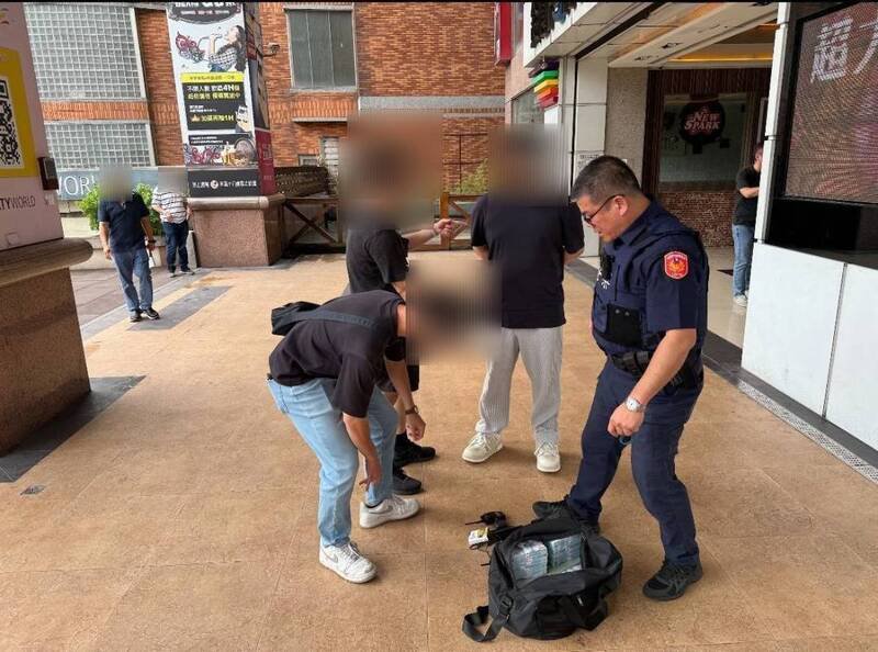 23岁范姓男子假冒润泰建设少东等身份诈财，检警趁他再度犯案时于芦竹区逮人。（记者郑淑婷翻摄）