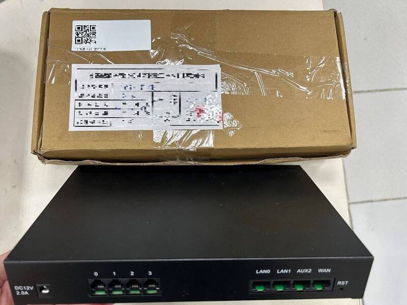 调查局执行今年第4波扩大打诈同步专案，查扣诈骗集团使用IPPBX设备。（调查局提供）