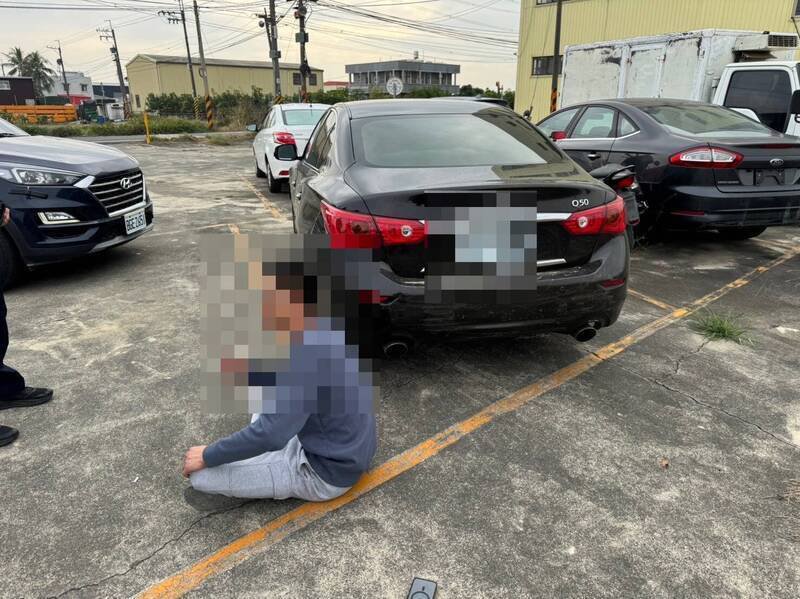 周姓男子飞车追逐、追撞马男开的轿车被逮，他称自己是见义勇为。（民众提供）