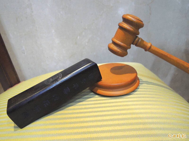 毒虫周男被判刑5年6月，没收手机并追征5500元。示意图。（资料照）