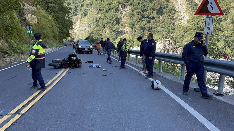 台八线中横公路179公里靠近花莲太鲁阁溪畔路段，今早发生一起车祸意外。（民众提供）