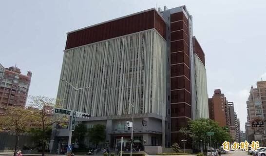 LOPIA汉神巨蛋店「草莓控」不结帐涉窃盗，警方主动调查。图为负责侦办的左营分局。（记者洪定宏摄）