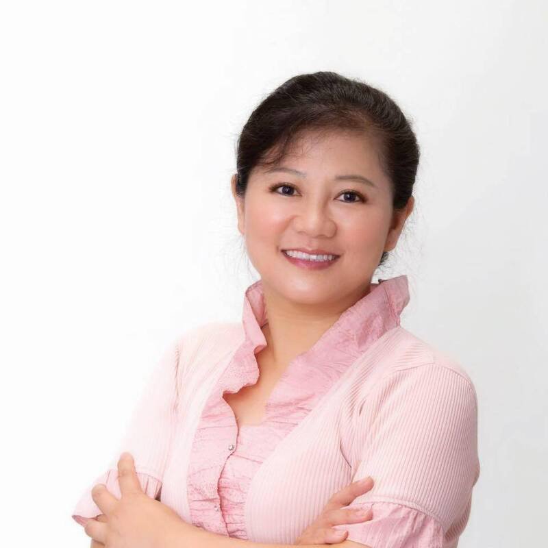 台北市长蒋万安于2022年参选市长时的内湖后援会总干事邱瑞莲。（图取自「清白里邱瑞莲」脸书）