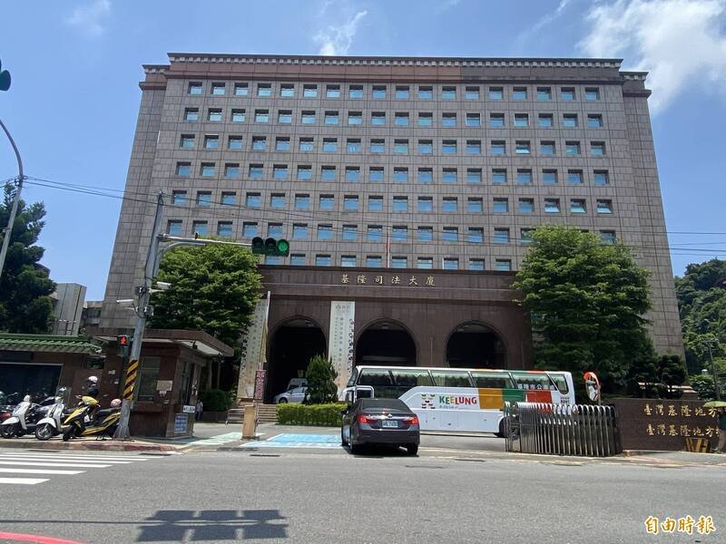 基隆林姓骑士被控「龟速」挡道，被法院依犯强制罪判处拘役15天，得易科1万5000元罚金。（记者林嘉东摄）