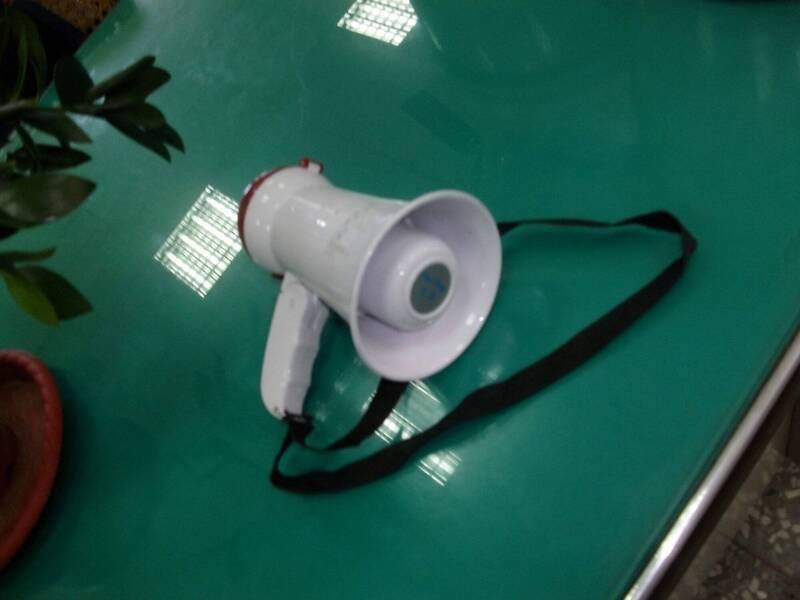 高雄陈姓妇人嫌邻居太吵害她睡不著，竟拿扩音器骂街近两年时间。示意图。（资料照）