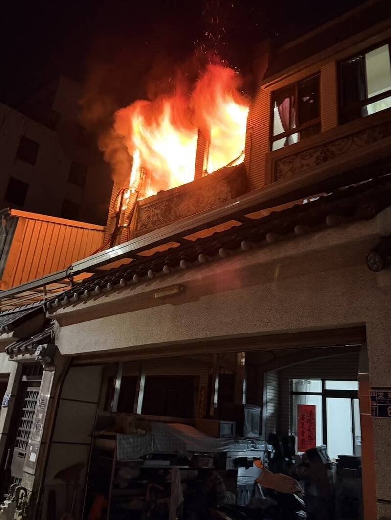 台中民宅发生火警，夫妻一死一伤。（民众提供）
