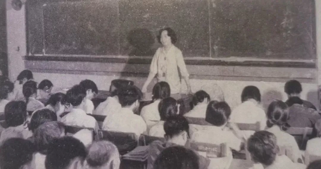 1979年初，来南开大学时为中文系学生授课