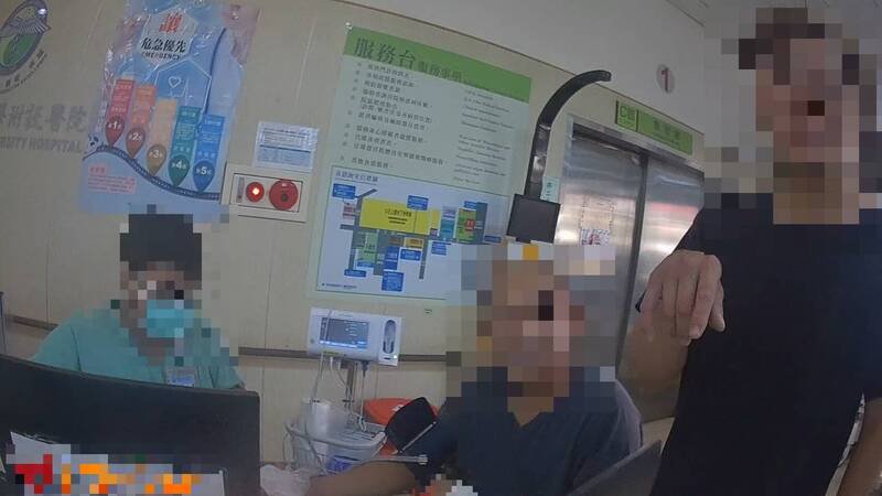 张男(中间)及其同事对警方协助深表感激。(警方提供) 张男(中间)及其同事对警方协助深表感激。(警方提供)