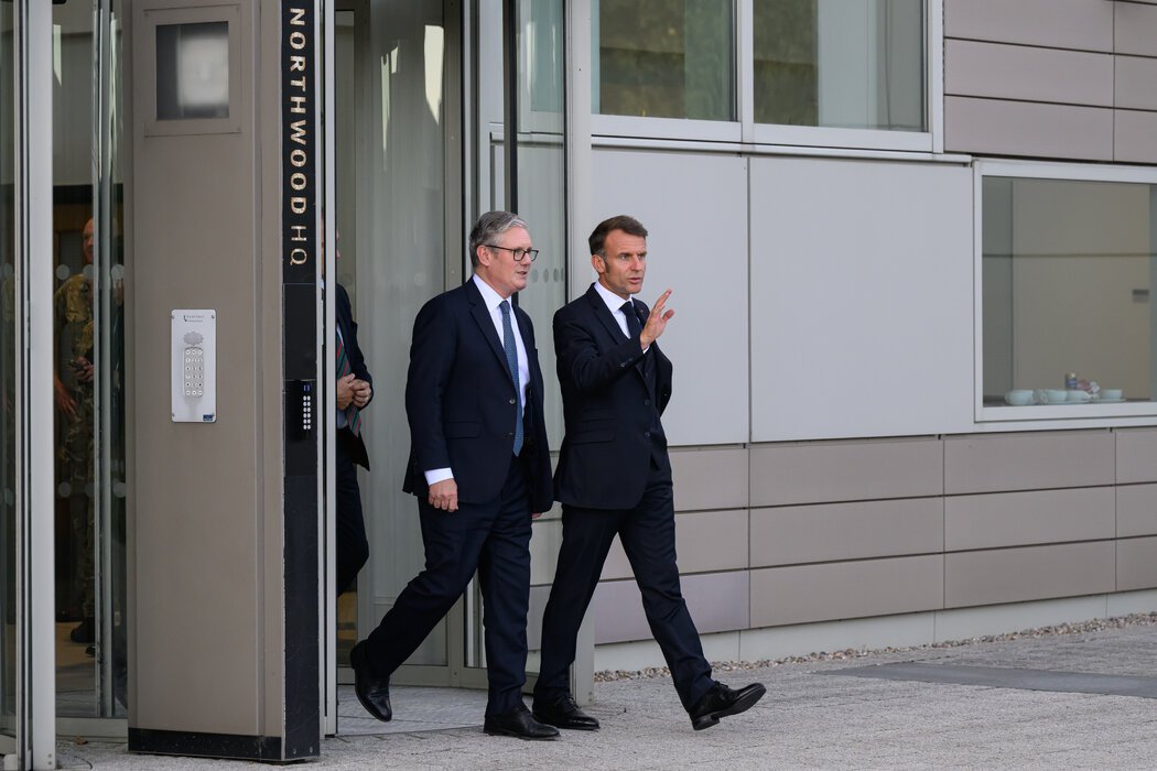 英国首相斯塔默（左）与法国总统马克龙于7月在伦敦会面。两国均表示可能承认巴勒斯坦国。