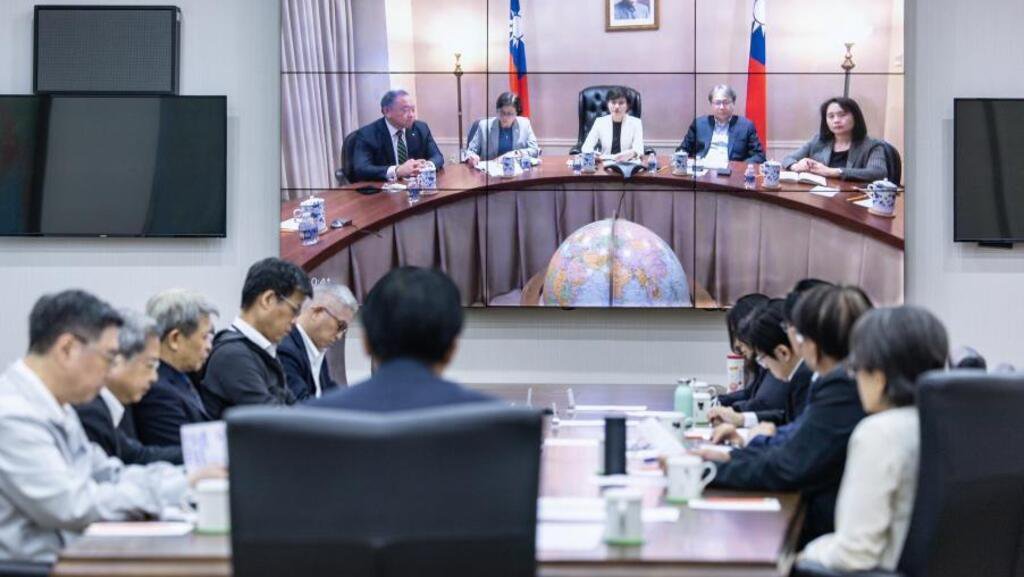 台湾总统赖清德7月8日深夜与正在华盛顿进行台美关税谈判的团队进行视频会议。