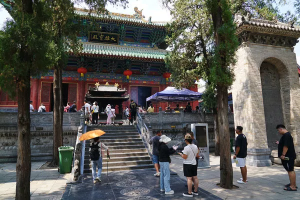 新住持上任少林寺扫铜臭味：扫码捐款和收费摊位没了