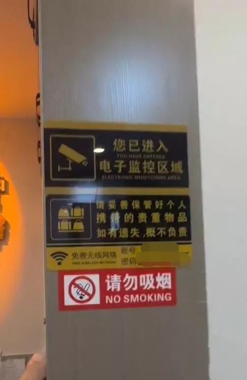 外国小哥在上海店内劝阻吸烟者起争执，餐厅:店内禁烟
