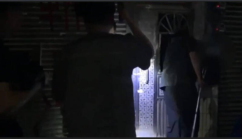 警方准备进行攻坚。(记者徐圣伦翻摄) 警方准备进行攻坚。(记者徐圣伦翻摄)