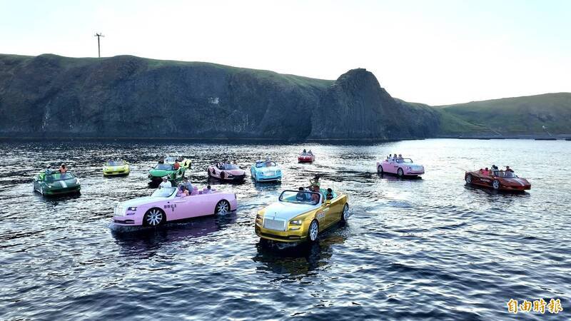 超跑游艇近年来成为澎湖新兴海上娱乐产业。(记者刘禹庆摄) 超跑游艇近年来成为澎湖新兴海上娱乐产业。(记者刘禹庆摄)