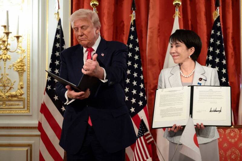 日本首相高市早苗今天上午与美国总统川普在东京召开领袖会谈。她在会中赞扬川普的外交手腕之外,也提到自己与川普在会前共同观看了一下美国职棒大联盟MLB的世界大赛。(路透) 日本首相高市早苗今天上午与美国总统川普在东京召开领袖会谈。她在会中赞扬川普的外交手腕之外,也提到自己与川普在会前共同观看了一下美国职棒大联盟MLB的世界大赛。(路透)