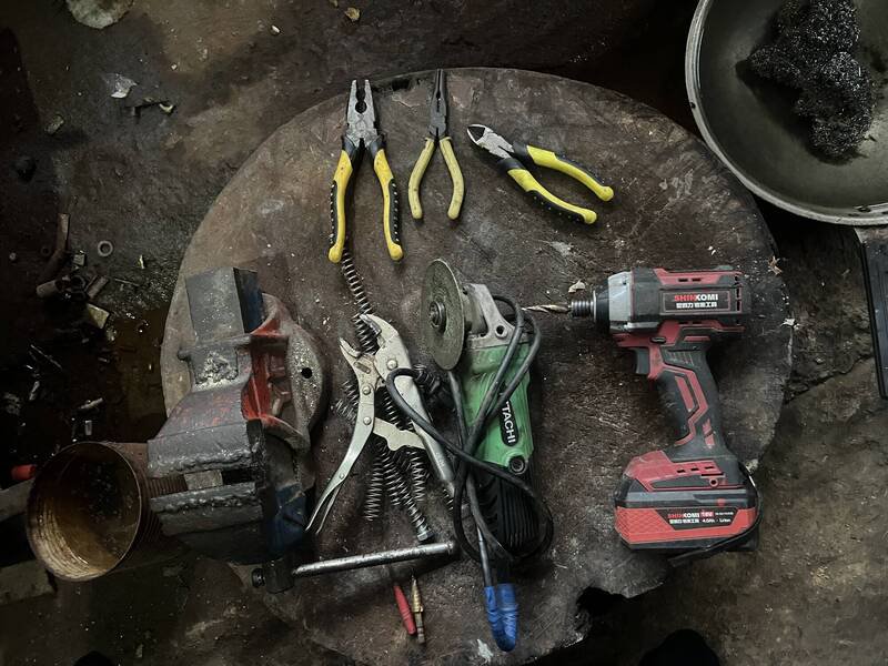 桃园市中坜警分局会同基隆市刑警大队、第四分局及宜兰县警局共组专案小组,在宜兰县五结乡及大同乡查获张姓男子持有改造工具。(警方提供) 桃园市中坜警分局会同基隆市刑警大队、第四分局及宜兰县警局共组专案小组,在宜兰县五结乡及大同乡查获张姓男子持有改造工具。(警方提供)