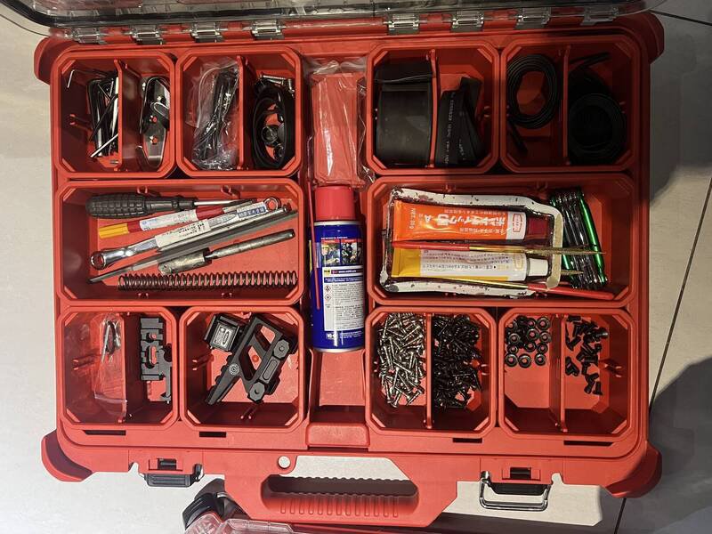 桃园市中坜警分局会同基隆市刑警大队、第四分局及宜兰县警局共组专案小组,在宜兰县五结乡及大同乡查获张姓男子持有非制式火药长枪2支、枪管2支、弹簧、通枪条、钢珠。(警方提供) 桃园市中坜警分局会同基隆市刑警大队、第四分局及宜兰县警局共组专案小组,在宜兰县五结乡及大同乡查获张姓男子持有非制式火药长枪2支、枪管2支、弹簧、通枪条、钢珠。(警方提供)