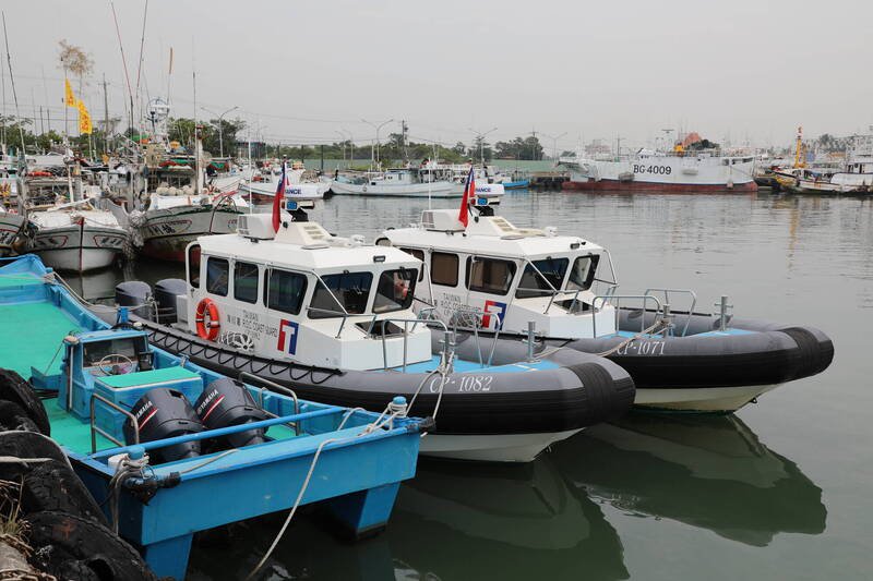 海巡署舰队分署第五海巡队盐埔分队的多功能艇,已在多场渔船火警展现救援能量。(海巡署提供) 海巡署舰队分署第五海巡队盐埔分队的多功能艇,已在多场渔船火警展现救援能量。(海巡署提供)