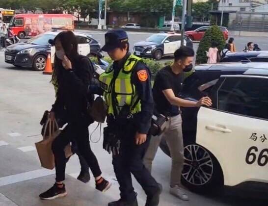 谢女当时被警方移送法办后,法院裁定羁押禁见。(资料照) 谢女当时被警方移送法办后,法院裁定羁押禁见。(资料照)