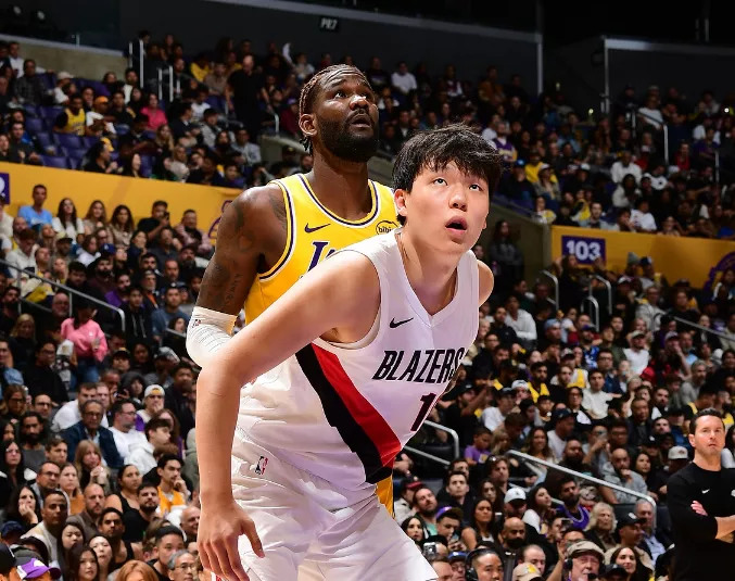 杨瀚森战湖人1分赛后:携女友+团队韩料店吃东西