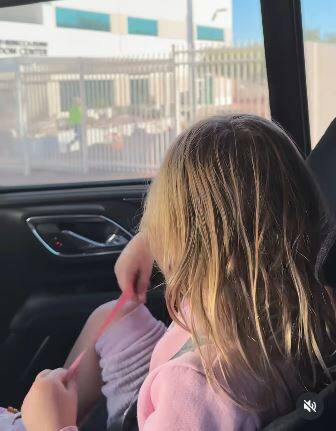 柯克的遗孀艾瑞卡(Erika Kirk)近日在社群平台PO出,他们的女儿在经过NGO美国转折点据点时脱口而出「我看到爸爸了。」让许多网友看到后都心碎了。(图撷取自 IG) 柯克的遗孀艾瑞卡(Erika Kirk)近日在社群平台PO出,他们的女儿在经过NGO美国转折点据点时脱口而出「我看到爸爸了。」让许多网友看到后都心碎了。(图撷取自 IG)