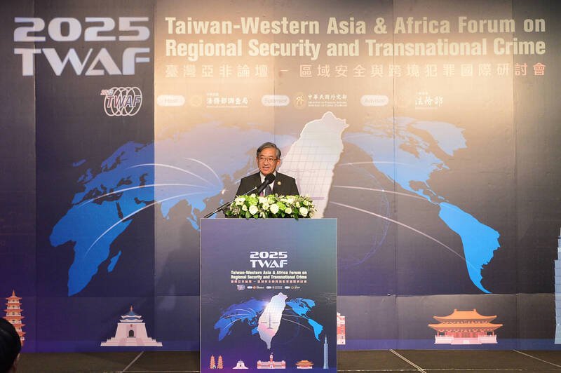 调查局长陈白立强调,全球安全局势瞬息万变,跨境犯罪日益复杂将积极推动与各国对等执法机关及国际组织签署合作备忘录,奠定长远而稳固的合作基础。(调查局提供) 调查局长陈白立强调,全球安全局势瞬息万变,跨境犯罪日益复杂将积极推动与各国对等执法机关及国际组织签署合作备忘录,奠定长远而稳固的合作基础。(调查局提供)