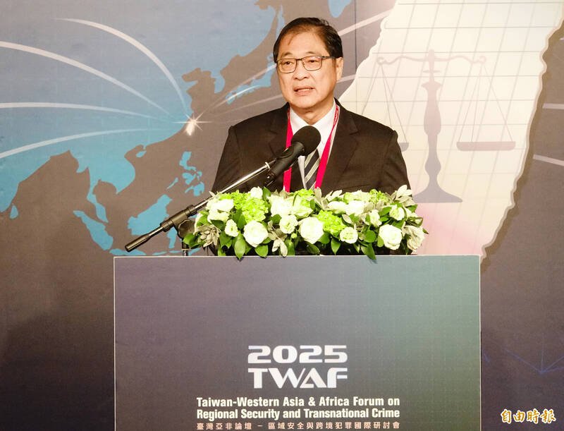 法务部部长郑铭谦出席调查局「台湾亚非论坛-区域安全与跨境犯罪国际研讨会开幕式」并致词。(记者田裕华摄) 法务部部长郑铭谦出席调查局「台湾亚非论坛-区域安全与跨境犯罪国际研讨会开幕式」并致词。(记者田裕华摄)